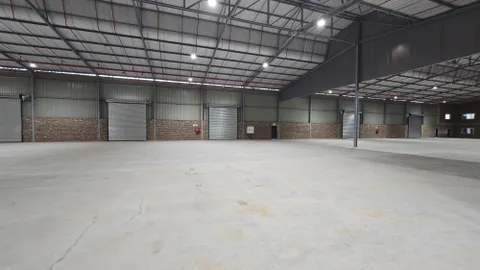 Malibongwe Industrial Park in Lanseria has a 7000m² Warehouse Available To Let (6)